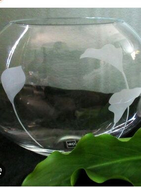 Mikasa Crystal Clear With Frosted Etched Calla Lillie's Oval Vase 10" x 12".